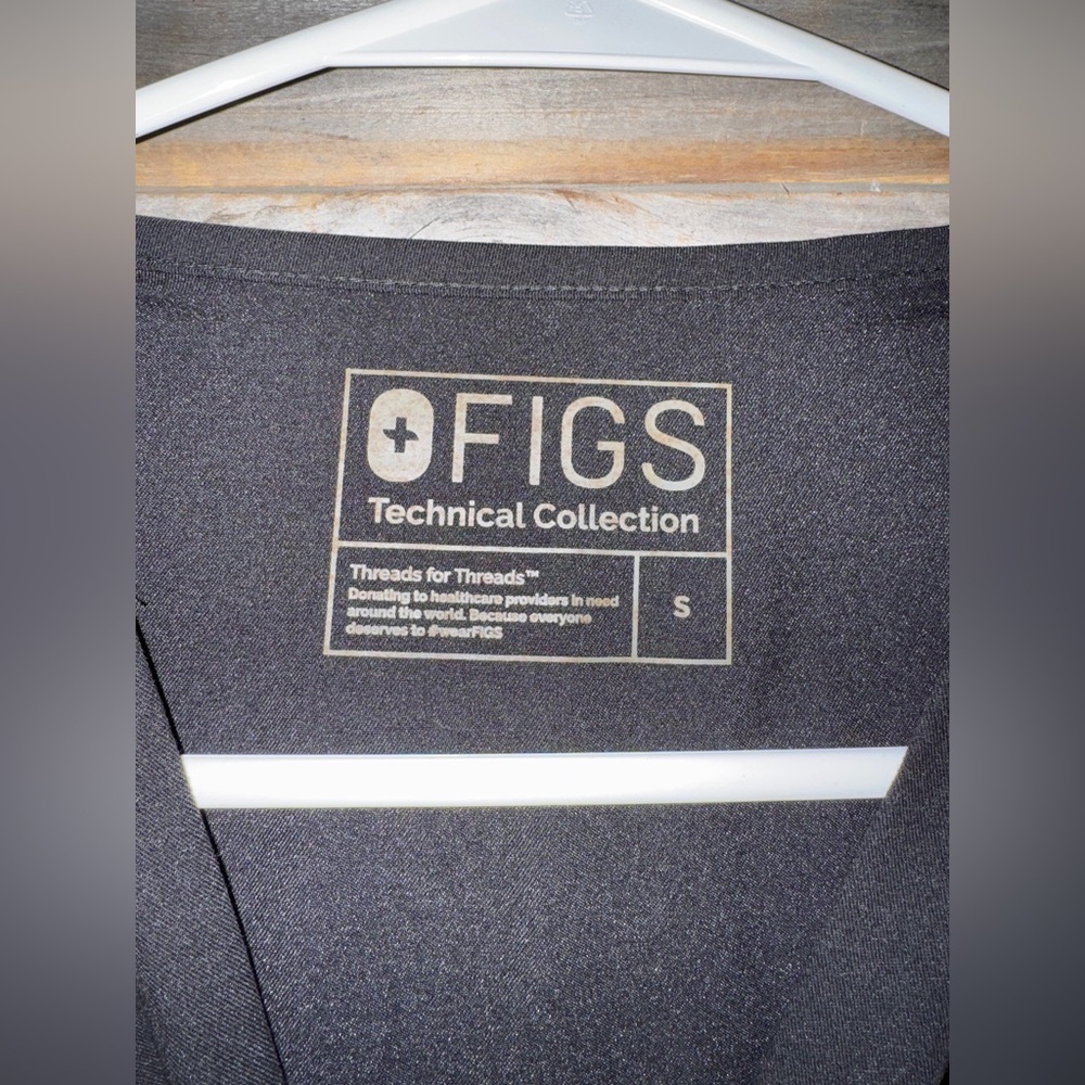 Figs Nwt - Men’s Leon two pocket top- size small-black - Picture 3 of 4